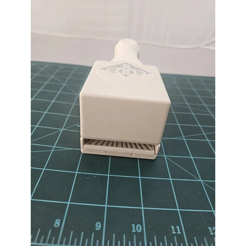 Martha Stewart Crafts Corner Punch Border